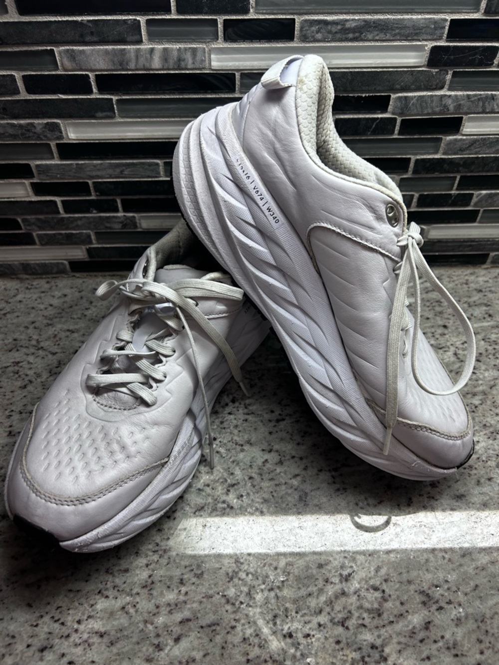Hoka One One Women’s Bondi SR White/Gray Sneakers Oil & Slip resistant size 9.5
